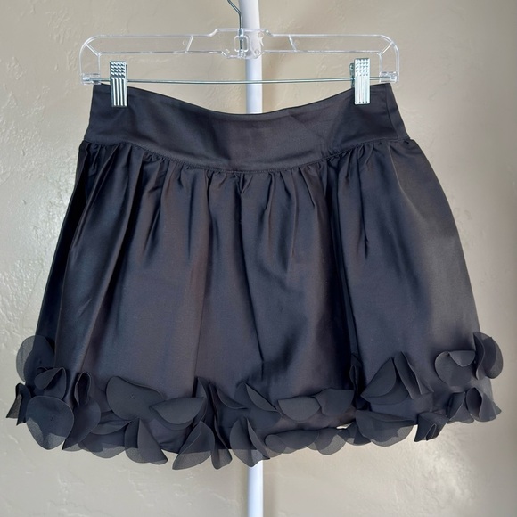 Fiorucci NOS (Deadstock) Vintage Black Mini Skirt with Playful Petal Hem Size 6 - Picture 1 of 12